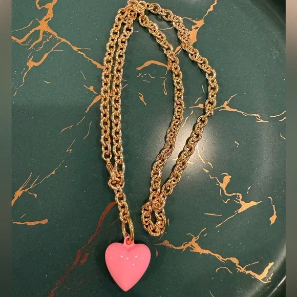 NWOT Roxanne Assoulin The Mini Puffy Heart Necklace Pink - Picture 3 of 3